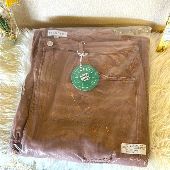 Blakely Mauve distressed Jeans - Picture 12 of 12